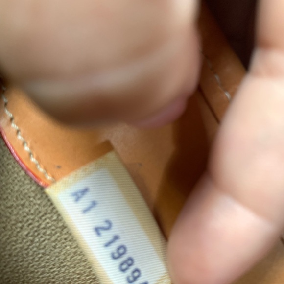 DOONEY & BOURKE Cabriolet Monogram Tote & Matching Kiss Lock Wallet - Picture 15 of 15